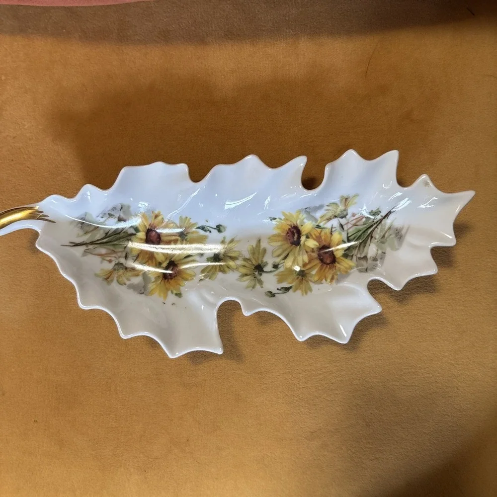 Mitterreich Bavaria Germany Porcelain Leaf Shaped Dish Yellow Daisy Flowers